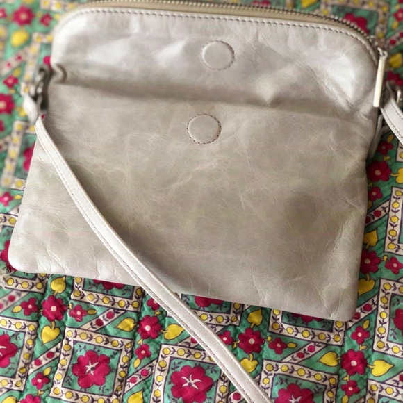 Hobo crossbody city clutch - Picture 4 of 5